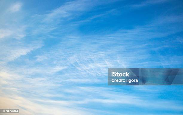 Облака В Небе — стоковые фотографии и другие картинки Абстрактный - Абстрактный, Без людей, Белый