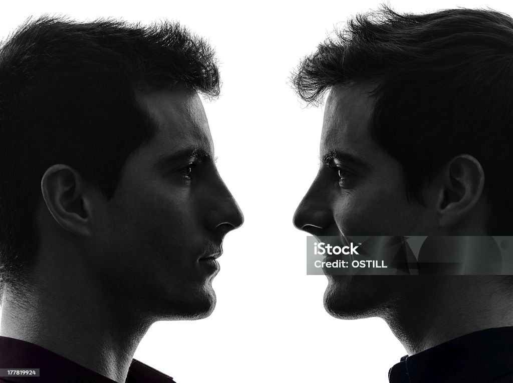 close-up Retrato de dois homens twin irmão amigos Silhueta - Royalty-free Cara a Cara Foto de stock