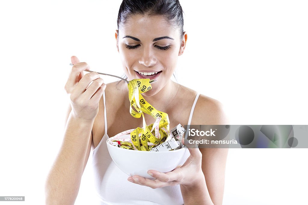 Giovane donna facendo per dimagrire dieta. Immagine concettuale di dieta - Foto stock royalty-free di Adulto