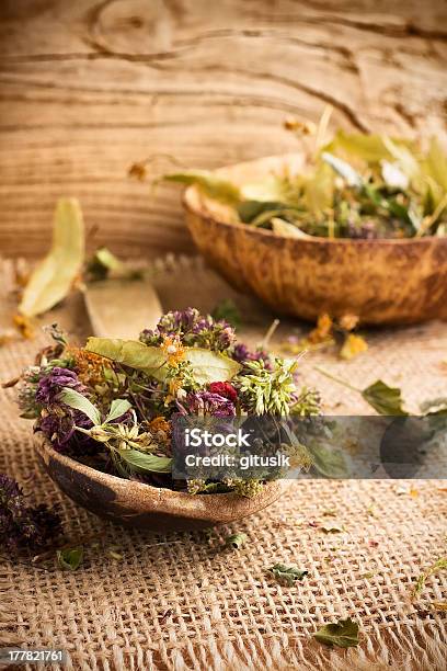 Tè Alle Erbe - Fotografie stock e altre immagini di Alimentazione sana - Alimentazione sana, Alimenti secchi, Camellia sinensis