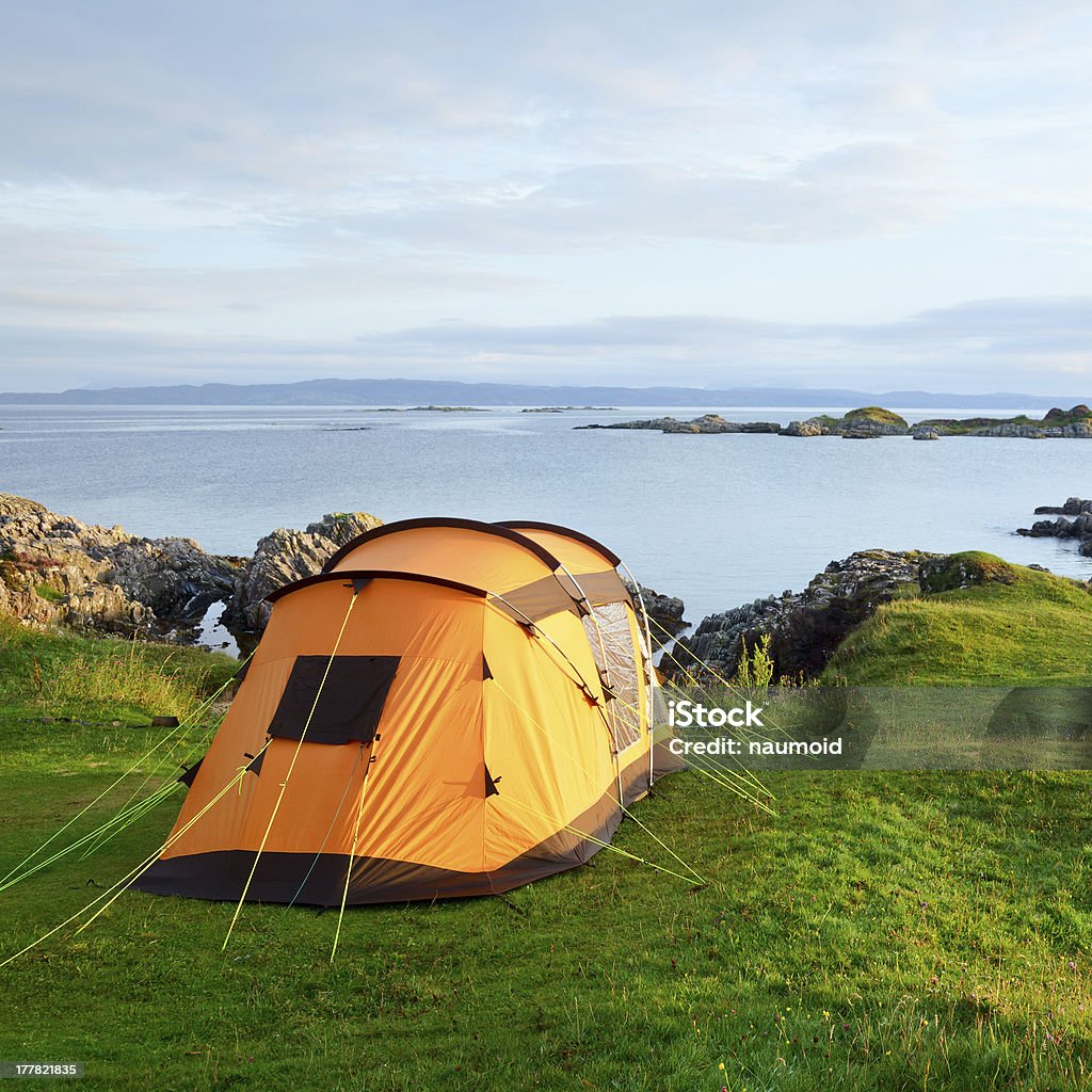 Кемпинг Палатка на побережье океана - Стоковые фото Без людей роялти-фри