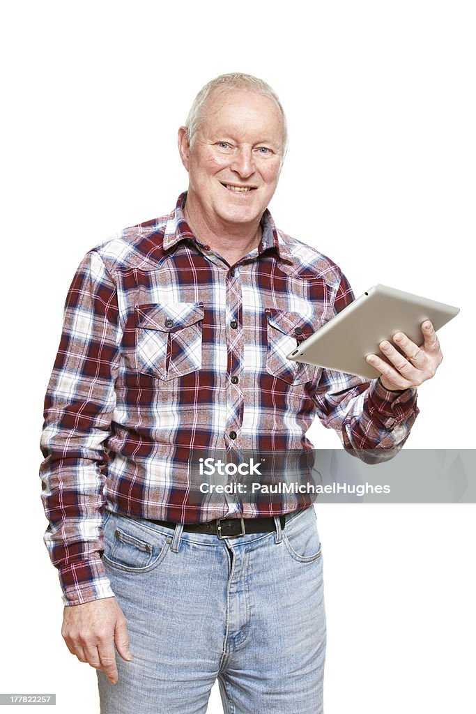 노인 남자 태블릿 컴퓨터를 사용하여 웃는 - 로열티 프리 남성 스톡 사진