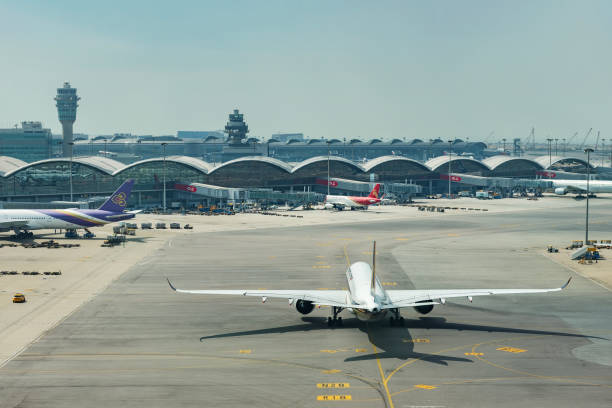 Aeropuerto Internacional de Hong Kong. Maneja más de 70 millones de pasajeros al año. - foto de stock