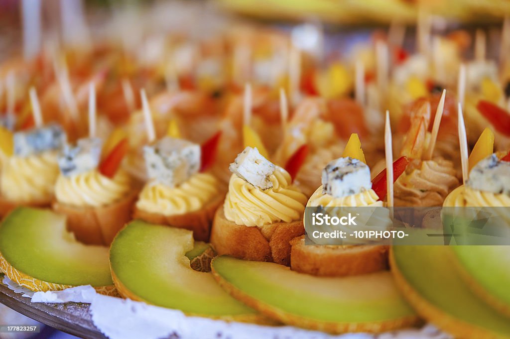 Tartelettes à la crème, du fromage et de melons - Photo de Aliment libre de droits