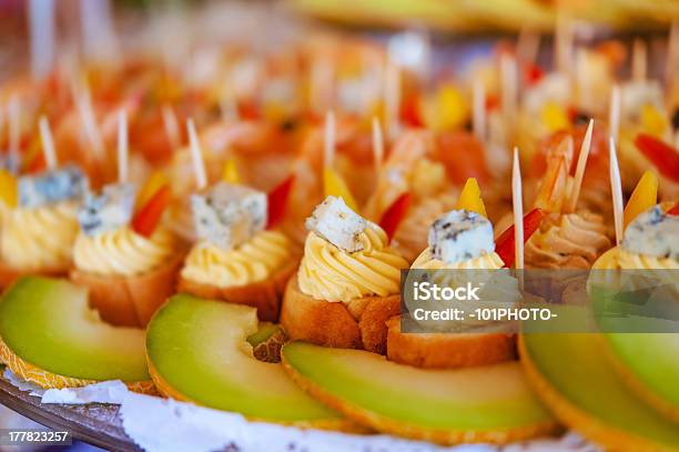 Photo libre de droit de Tartelettes À La Crème Du Fromage Et De Melons banque d'images et plus d'images libres de droit de Aliment - Aliment, Aliments et boissons, Assiette