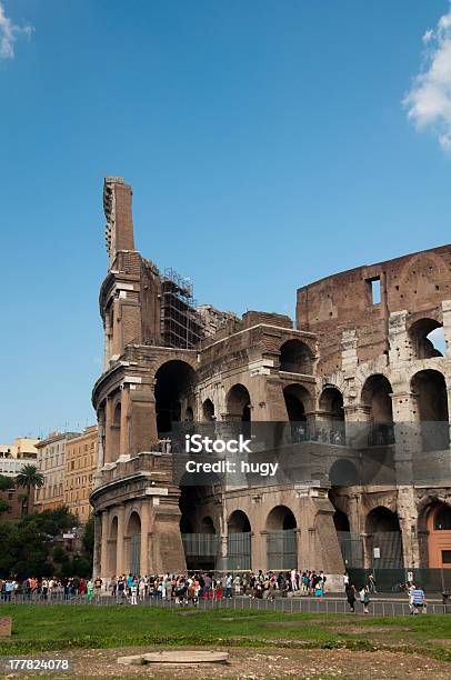 Foto de O Coliseu e mais fotos de stock de Anfiteatro - Anfiteatro, Arcaico, Arco - Característica arquitetônica