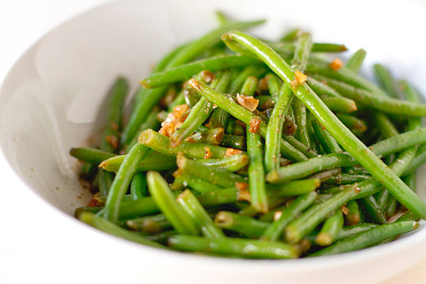 haricot verts - green bean photos et images de collection