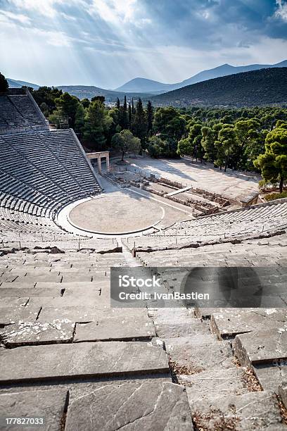 Epidaurus Anfiteatro Foto de stock y más banco de imágenes de Epidaurus - Epidaurus, Teatro, Aire libre