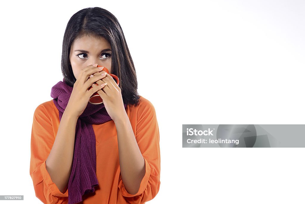Mujer con copa de té caliente de la gripe - Foto de stock de Adulto libre de derechos