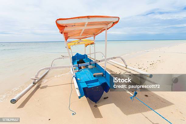 Foto de Barco De Pesca e mais fotos de stock de Areia - Areia, Atracado, Azul