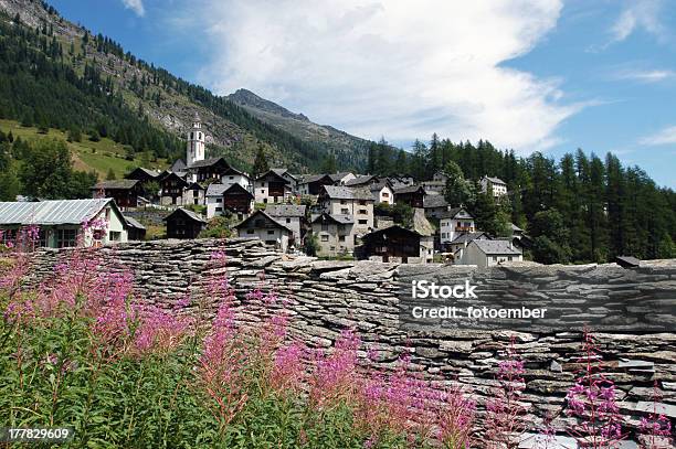 田舎の村にデルボスコ Gurin マッジアヴァレイ - Bosco Gurinのストックフォトや画像を多数ご用意 - Bosco Gurin, スイス, スイスアルプス