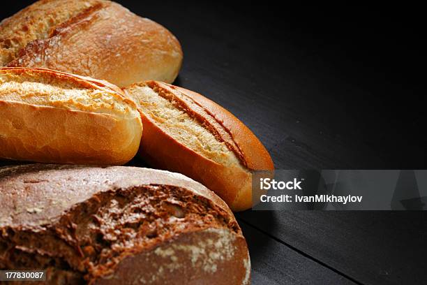 Vários Pão Na Mesa - Fotografias de stock e mais imagens de Alimentação Saudável - Alimentação Saudável, Beleza, Branco