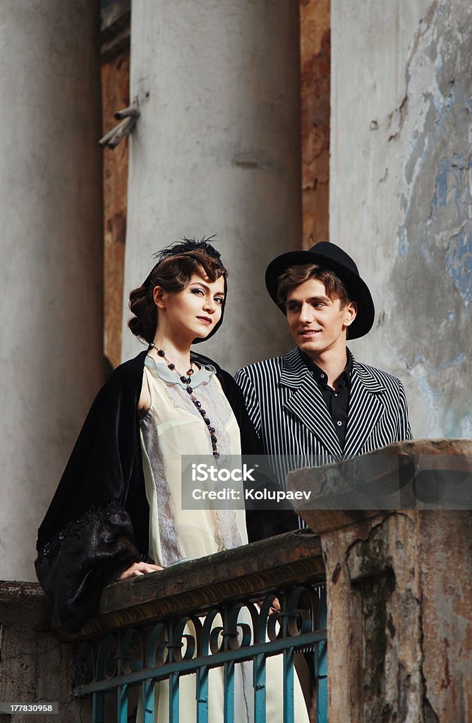 Retro Retrato de moda de una joven pareja. - Foto de stock de 1920-1929 libre de derechos