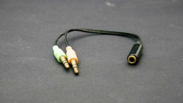 стереофонический аудиоразъем 3,5 мм папа-мама - power supply speaker network connection plug metal стоковые фото и изображения