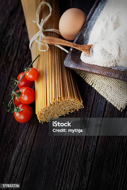 Ingredienti Pasta - Fotografie stock e altre immagini di Alimentazione sana - Alimentazione sana, Cibi e bevande, Cibo