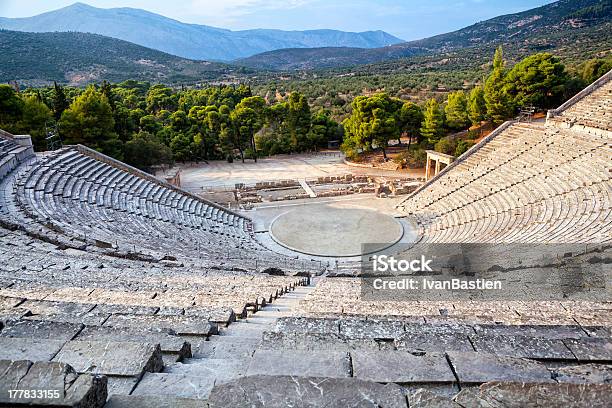 Epidaurus Anfiteatro - Fotografias de stock e mais imagens de Ajardinado - Ajardinado, Anfiteatro, Antiguidade