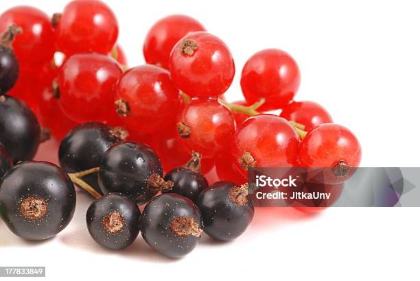 Schwarzer Und Roter Johannisbeere Stockfoto und mehr Bilder von Beere - Obst - Beere - Obst, Cassis, Fotografie