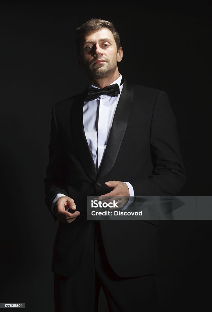 Homem bonito em um Smoking - Royalty-free Adulto Foto de stock