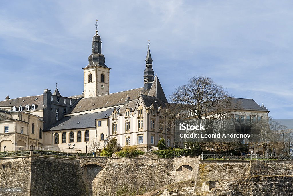Vista da Igreja de St. Michael's, na Cidade de Luxemburgo - Foto de stock de 2013 royalty-free