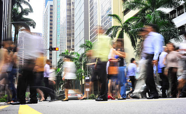 zajęty singapur - crosswalk crowd activity long exposure zdjęcia i obrazy z banku zdjęć
