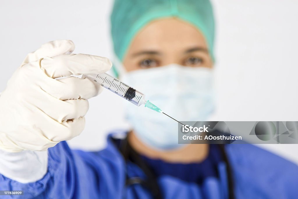 Feminino médico cirurgião cardíaca com seringa - Royalty-free Adulto Foto de stock