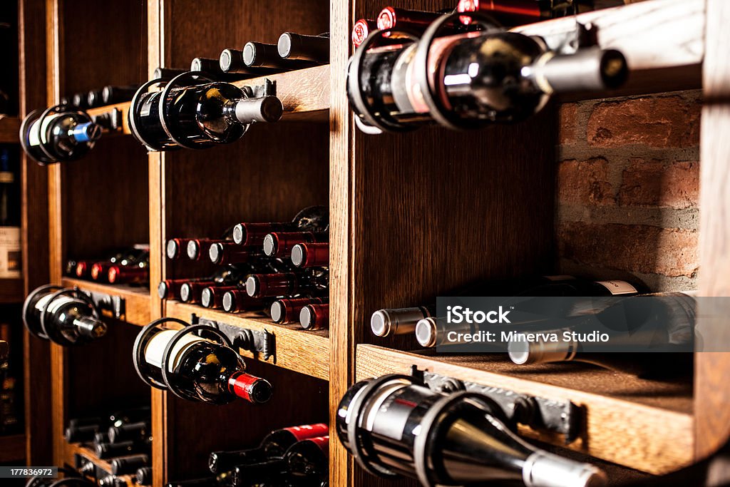 Bodega de vinos - Foto de stock de Bar libre de derechos