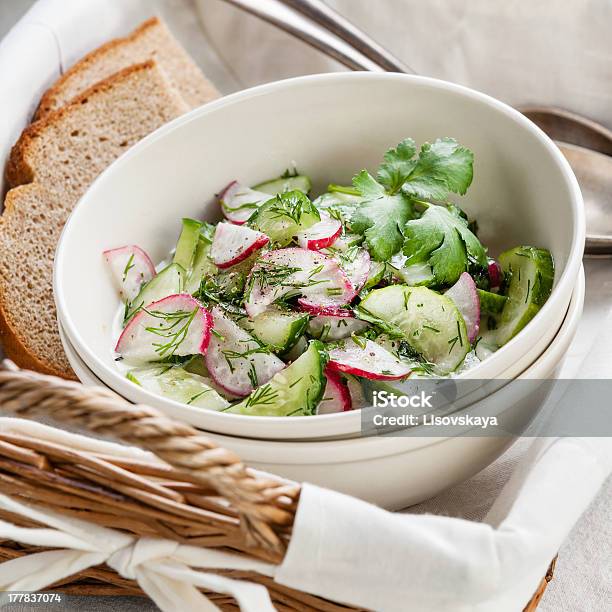 Insalata - Fotografie stock e altre immagini di Alimentazione sana - Alimentazione sana, Aneto, Cestino