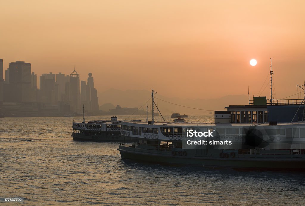 Hong Kong al tramonto - Foto stock royalty-free di Acqua