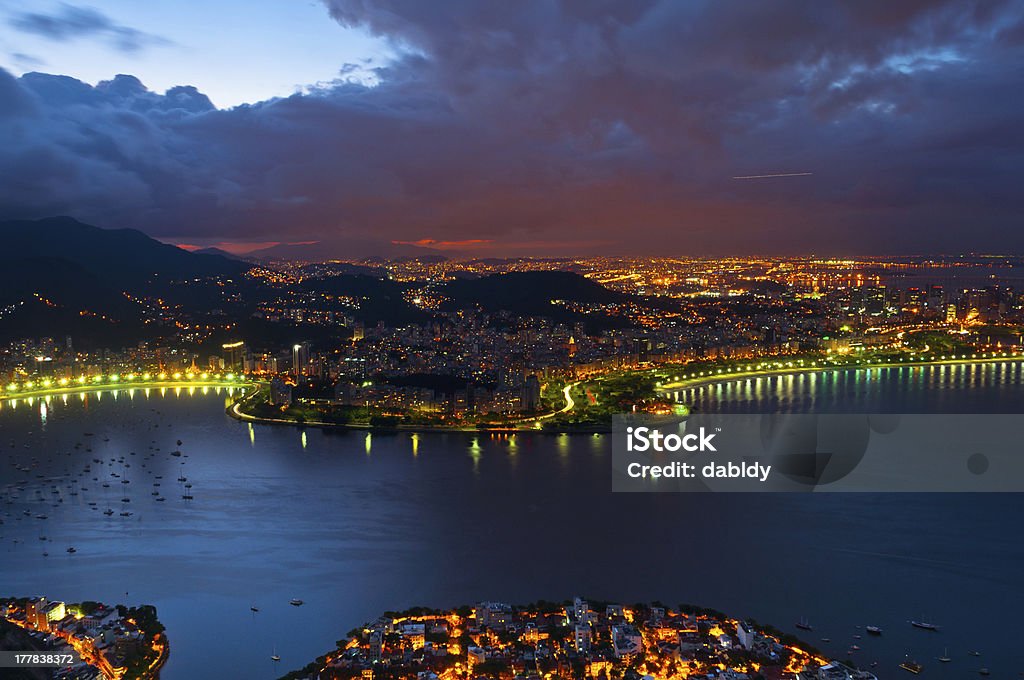 Рио-де-Жанейро в ночное время - Стоковые фото Без людей роялти-фри