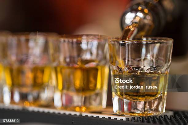 Photo libre de droit de Photos Des Boissons Dans Un Nightclub banque d'images et plus d'images libres de droit de Goûter - Goûter, Tequila - Spiritueux, Whisky