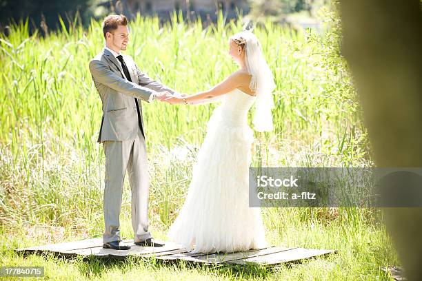 Photo libre de droit de Le Marié Et La Mariée banque d'images et plus d'images libres de droit de Adulte - Adulte, Amour, Blanc