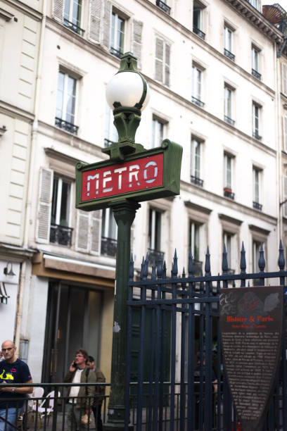 paris, france: notre dame de lorette metro entrance - notre dame de lorette imagens e fotografias de stock