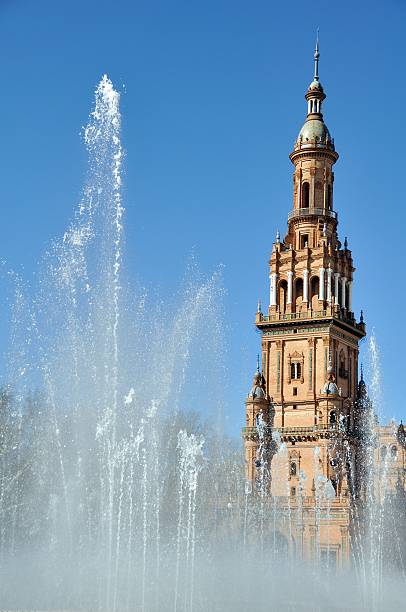brunnen der plaza de españa in sevilla, spanien - seville sevilla fountain palacio espanol stock-fotos und bilder