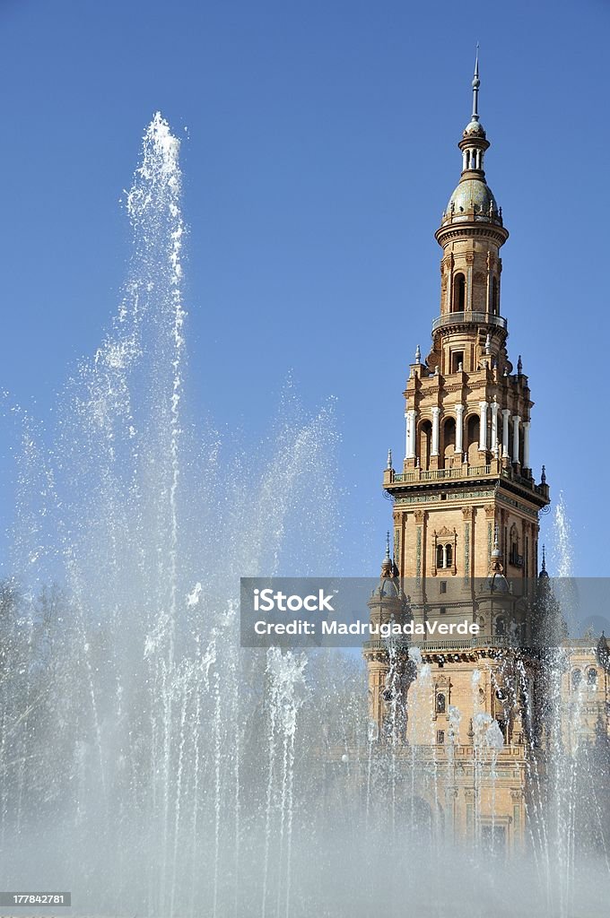 Фонтан площади Plaza de Espana) в Севилья, Испания - Стоковые фото Palacio Espanol роялти-фри