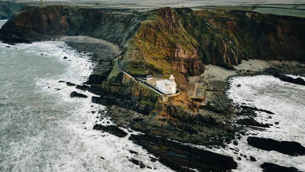 phare de hartland point - hartland point lighthouse photos et images de collection