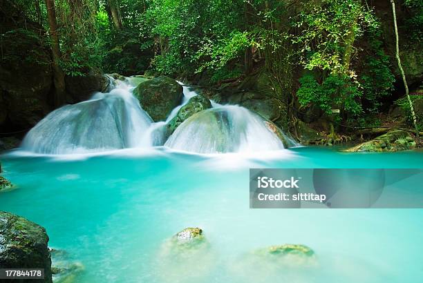 Blu Cascata Di Flusso Kanjanaburi Tailandia - Fotografie stock e altre immagini di Albero - Albero, Bagnato, Cascata