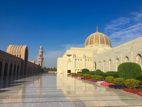 The Grand Mosque of Muscat, built in honor of the Omanis and by Sultan Qaboos