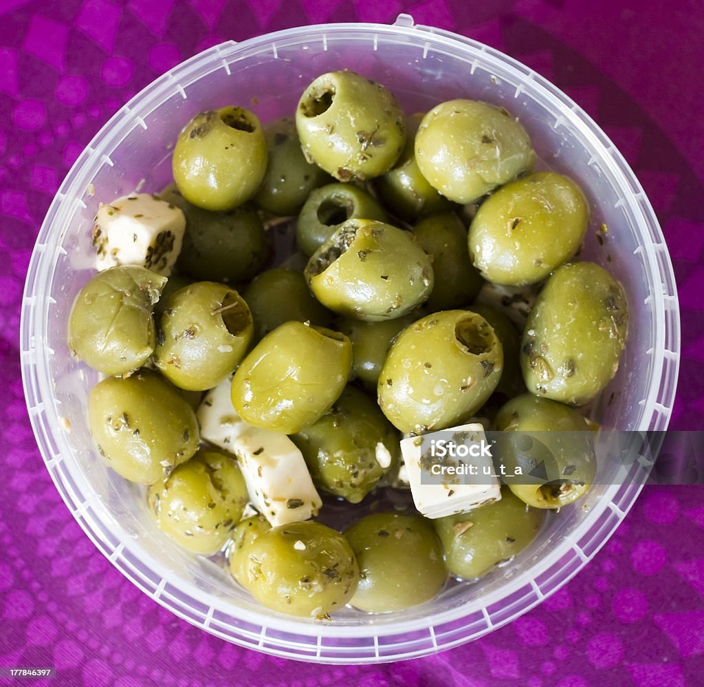 Фета и оливки в оливковом масле с травами - Стоковые фото Антипасто роялти-фри