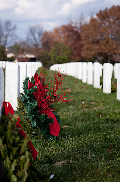 istock Xmas wreaths in Arlington Cemetery 177850031
