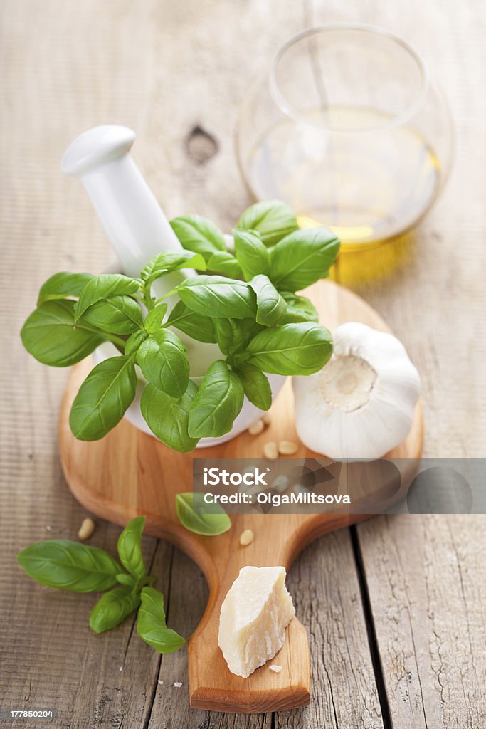 Ingredientes para o molho pesto - Foto de stock de Alho royalty-free