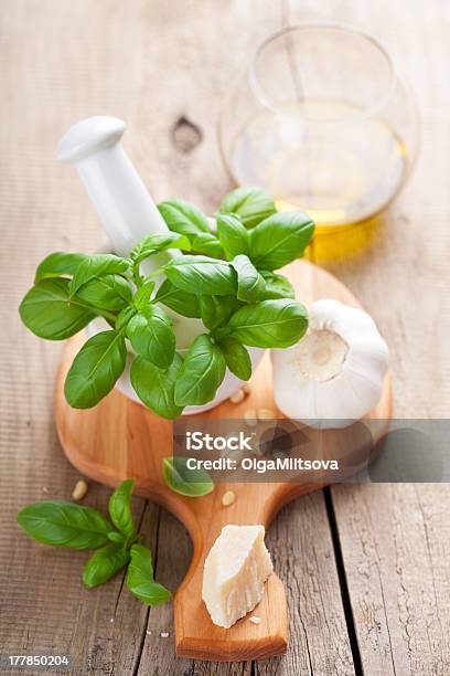 Foto de Ingredientes Para O Molho Pesto e mais fotos de stock de Alho - Alho, Alimentação Saudável, Azeite