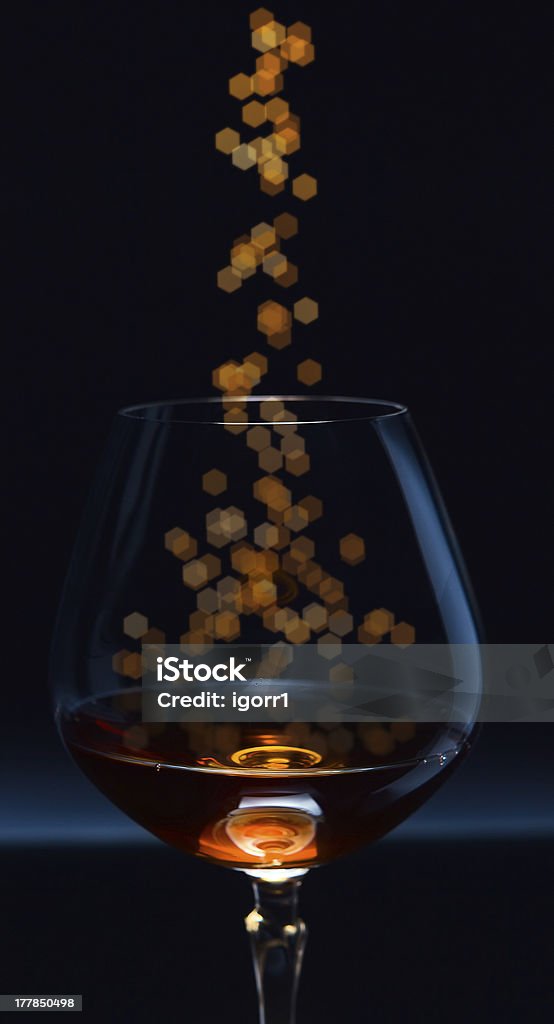 snifter con brandy - Foto de stock de Bebida libre de derechos