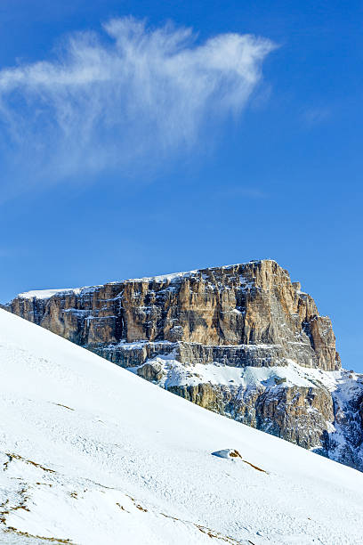 hermoso paisaje de invierno en las montañas. - sella pass fotografías e imágenes de stock