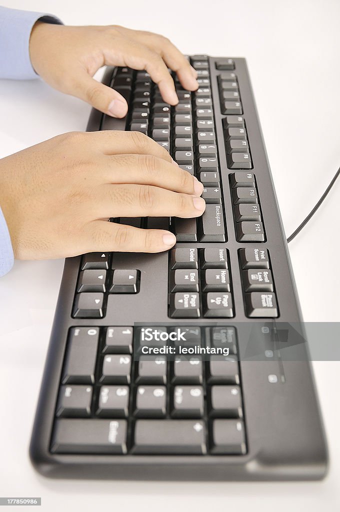 Hände Tippen auf der Tastatur - Lizenzfrei Arbeiten Stock-Foto