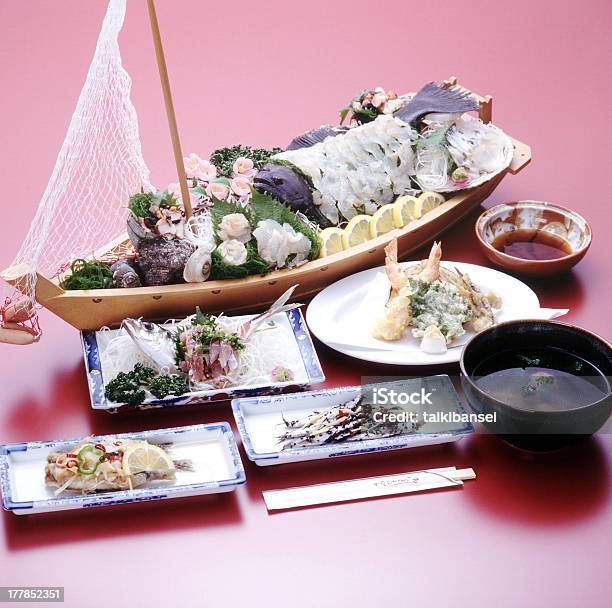 Foto de Pratos De Peixe e mais fotos de stock de Comida japonesa - Comida japonesa, Fotografia - Imagem, Frutos do mar