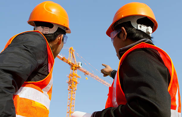 istock Site manager with safety vest discussion under construction 177852670