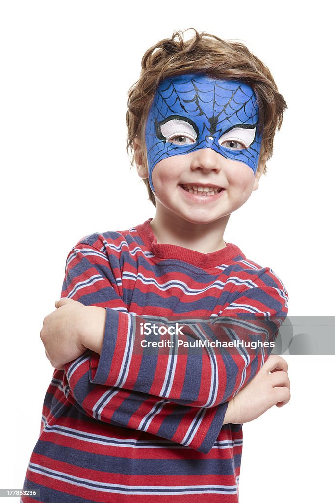 Young boy con pintura facial superhéroe - Foto de stock de Pintura de cara libre de derechos