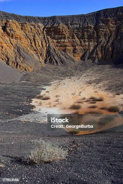 Volcán Ubehebe Foto de stock y más banco de imágenes de Lodo - Lodo, Montaña, Aire libre