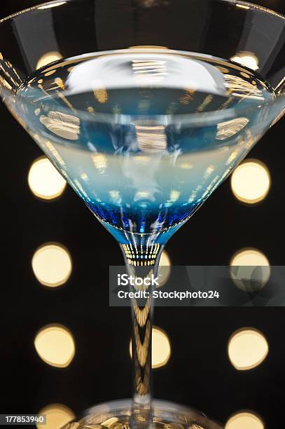 Martinis Auf Der Tanzfläche Stockfoto und mehr Bilder von Alkoholisches Getränk - Alkoholisches Getränk, Aperitif, Ausgedörrt