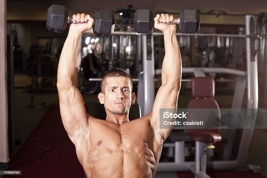 Jovem bodybuilder traininig - Royalty-free Abdómen Foto de stock